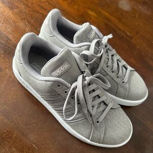 New Adidas Men's Classic Gray Sneakers Shoes Size US Men’s 9 or 10.5 women’s